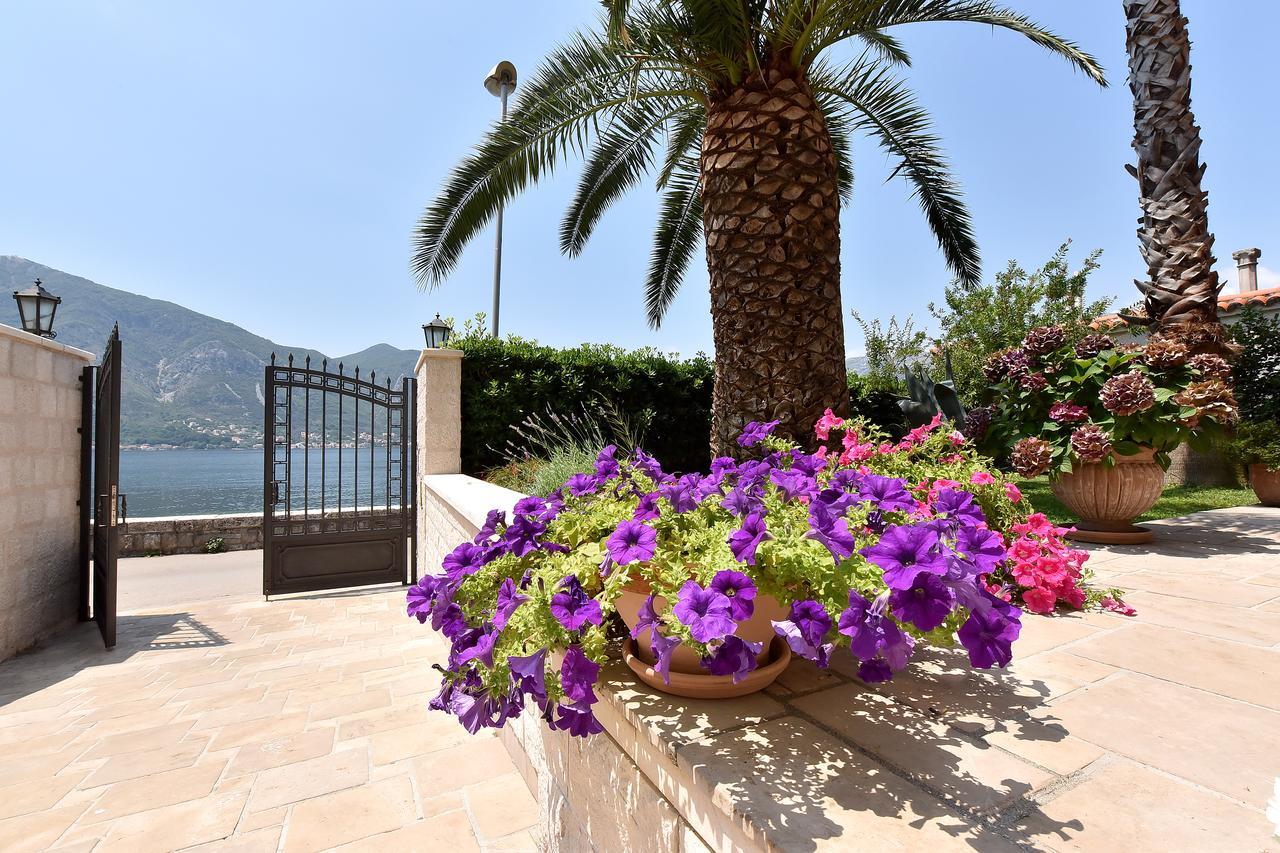 Apartamento Maniva Penthouse By The Sea Kotor Exterior foto