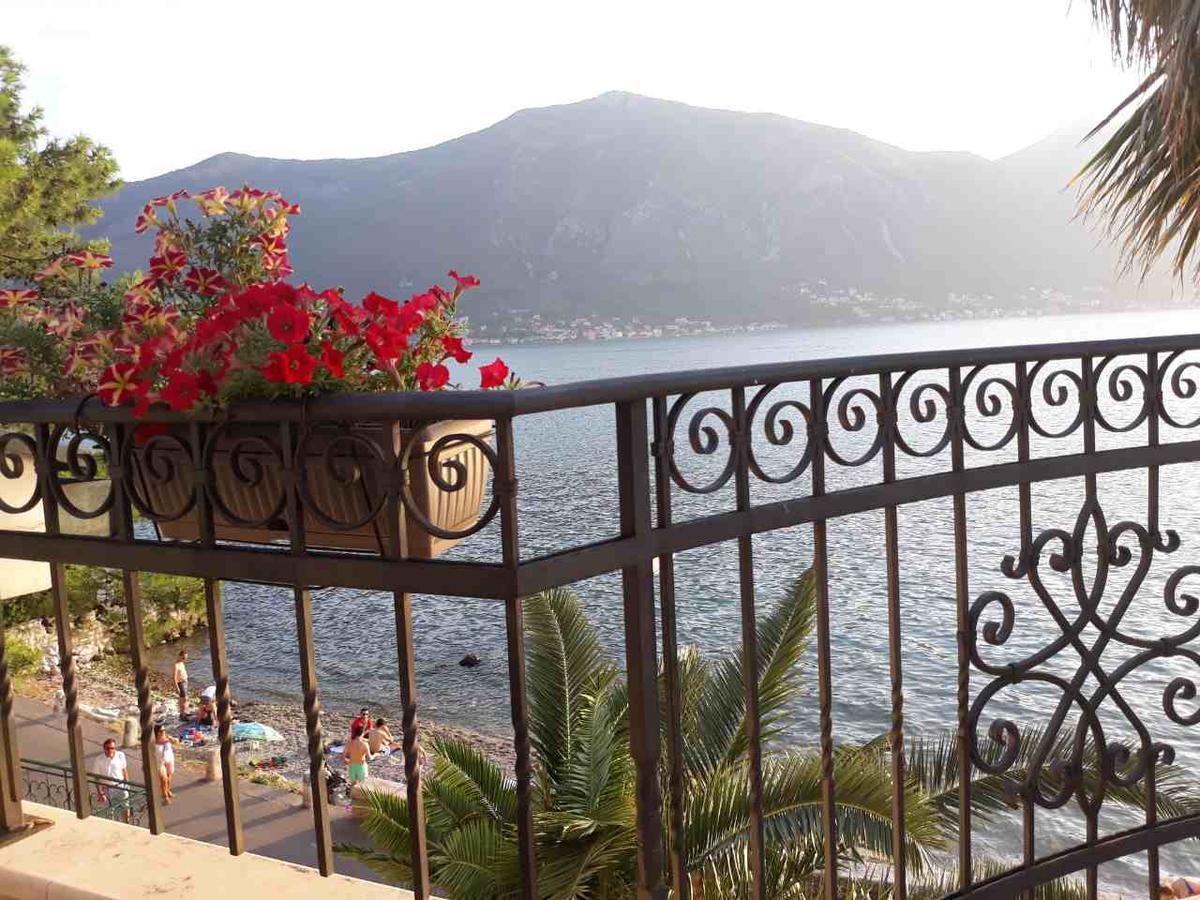 Apartamento Maniva Penthouse By The Sea Kotor Exterior foto